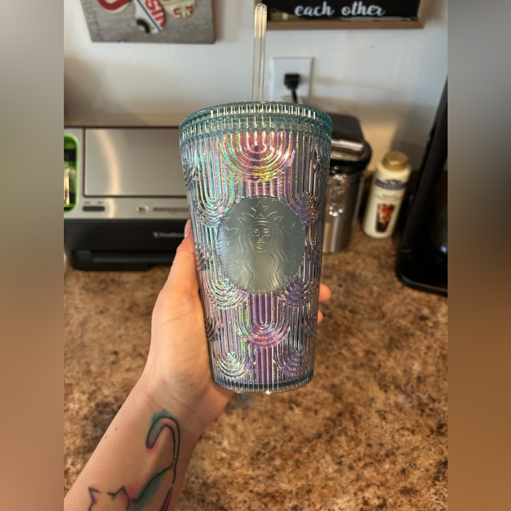 Starbucks scales grande tumbler